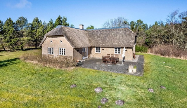 4 bedroom amazing home in Ulfborg