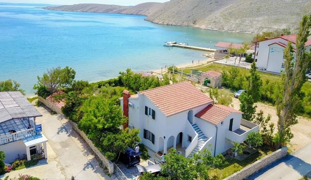 4 bedroom amazing home in Povljana