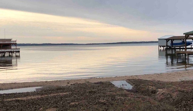 4 Bedroom Angel Lakehouse, Pet Friendly with TV in each room