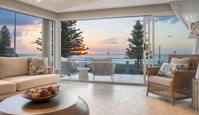 4-bedroom Apart in Manly - Beachfront