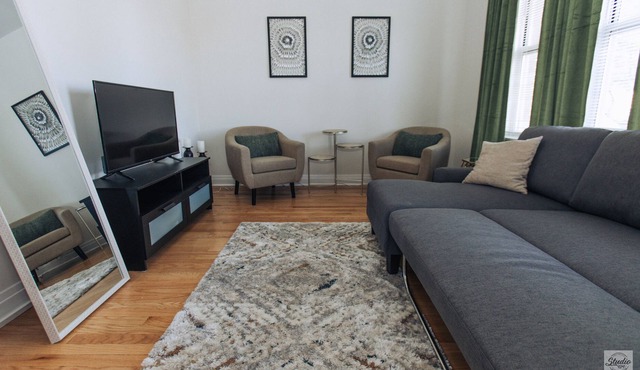 4 Bedroom Apartment - 10 Minutes from Downtown