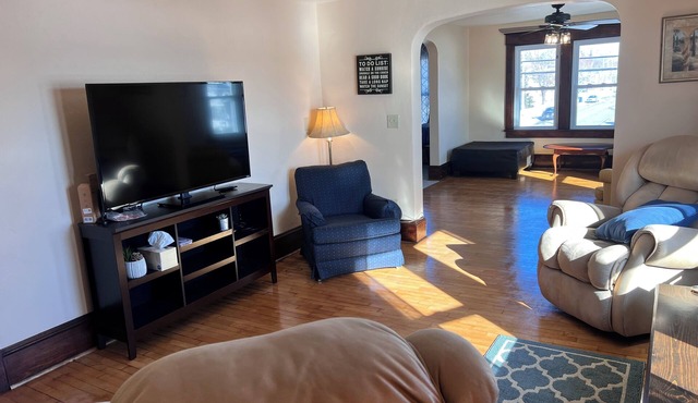 4 Bedroom Apartment above Wilzke's Pub - Neighborhood Bar.