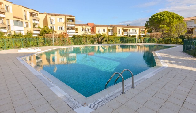 4 bedroom apartment in a high class complex with a swimming pool