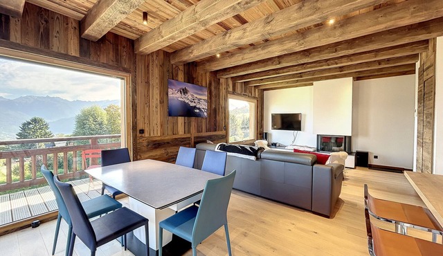 4-Bedroom Apartment with Terrace and Parking in Combloux