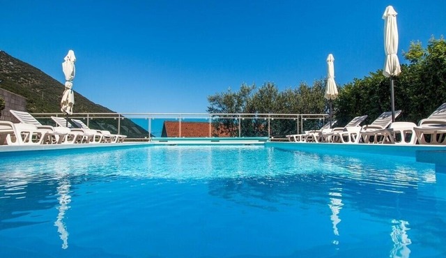 4 Bedroom Apartment With Pool