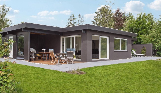 4 bedroom awesome home in Dronningmølle
