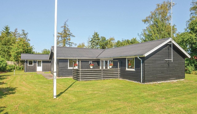 4 bedroom awesome home in Væggerløse