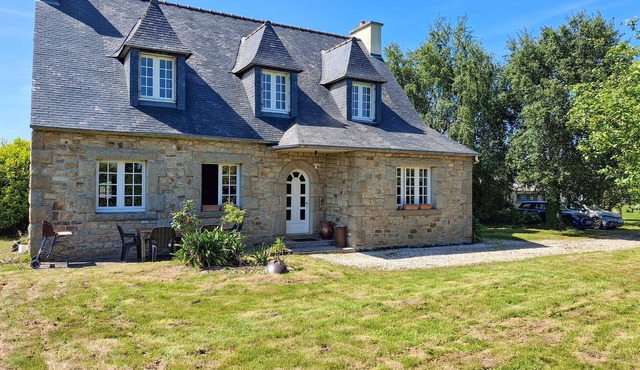 4 bedroom awesome home in Plouigneau