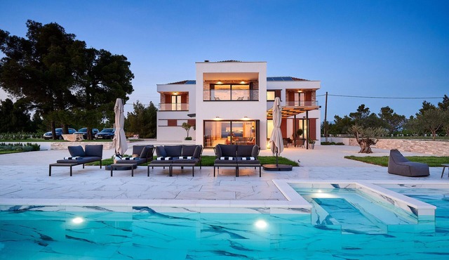 4 bedroom awesome home in Dubravice
