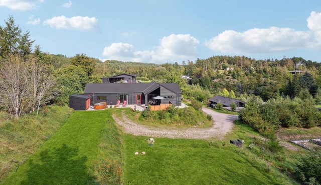 4 bedroom awesome home in Ebeltoft
