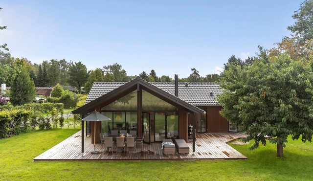 4 bedroom awesome home in Hornbæk