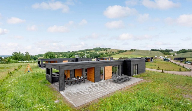 4 bedroom awesome home in Løgstrup