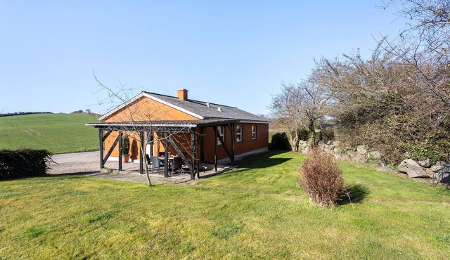 4 bedroom awesome home in Frørup