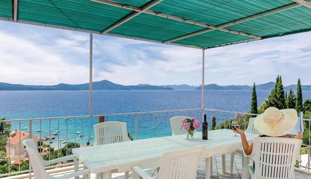 4 bedroom awesome home in Slano