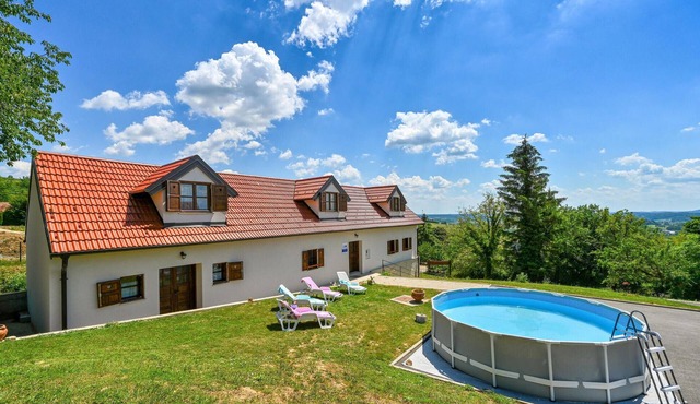 4 bedroom awesome home in Breznicki Hum