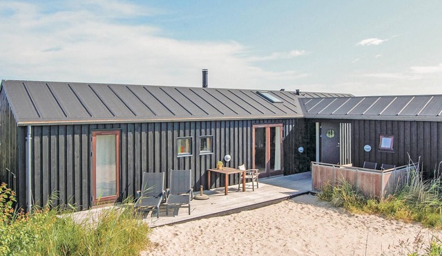 4 bedroom beach front home in Hjørring