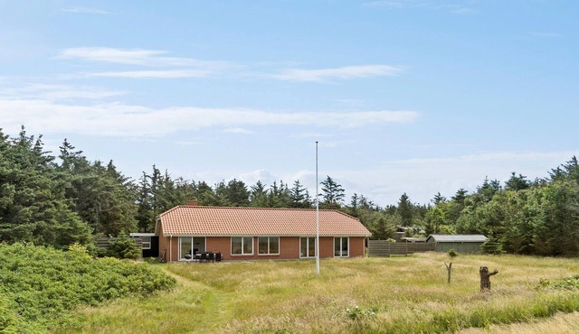 4 bedroom beach front home in Thyholm