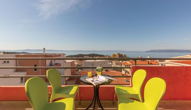 4 bedroom beach front apartment in Makarska