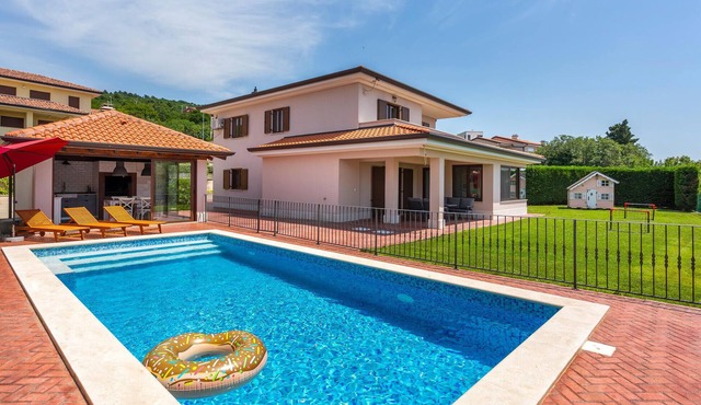 4 bedroom beautiful home in Kostrena