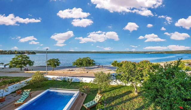 4 bedroom beautiful home in Raslina