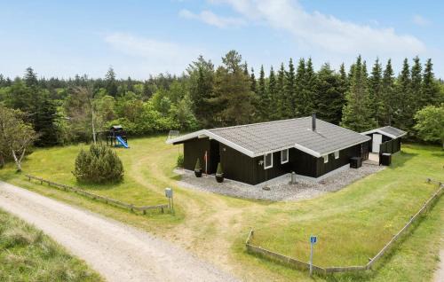 4 Bedroom Beautiful Home In Blokhus