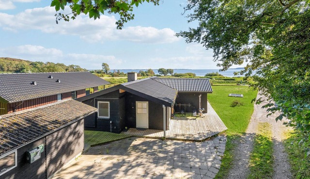 4 bedroom beautiful home in Haarby