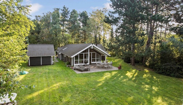 4 bedroom beautiful home in Melby