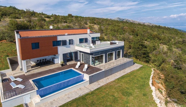 4 bedroom beautiful home in Labin
