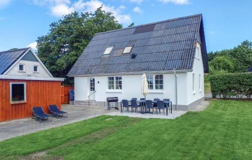 4 Bedroom Beautiful Home In Farsø