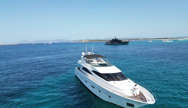 4-bedroom boat in wonderful Monaco with Jacuzzi