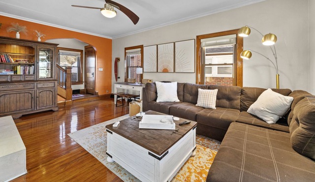 4 Bedroom Boho Home. 5-10 minutes from all the hot spots!