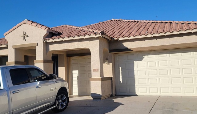 4-bedroom building in delightful Florence with cool AC, Relaxation backyard.