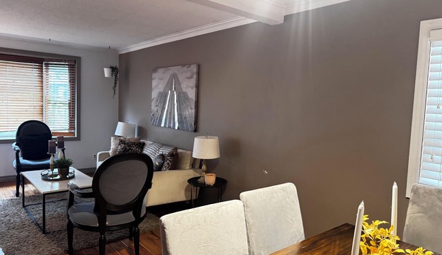 4 Bedroom Bungalow In Lakeview Mississauga With 2 Parkings