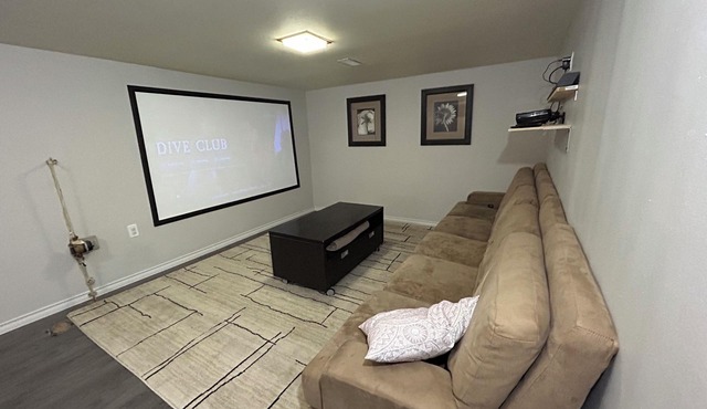 4-bedroom bungalow in tranquil Peterborough with AC, and putting green