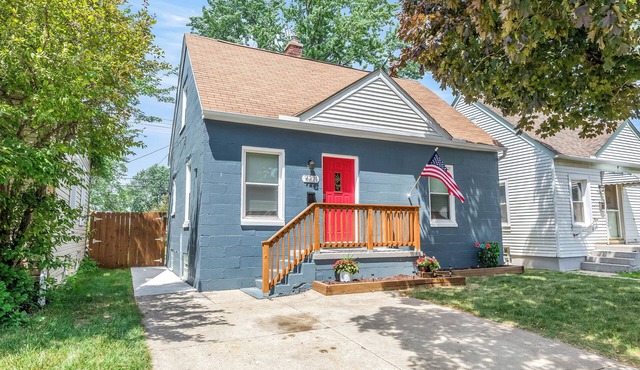 4 Bedroom Bungalow in the "Heart of Metro Detroit"