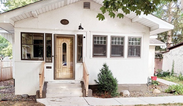 4 Bedroom Bungalow in heart of Minneapolis
