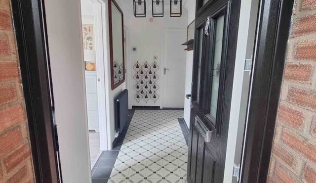 4 Bedroom Bungalow Walking Distance to City Center