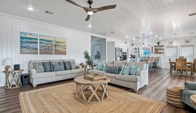 4-bedroom cabin in lovely Bolivar Peninsula Steps to Beach w/Hot tub
