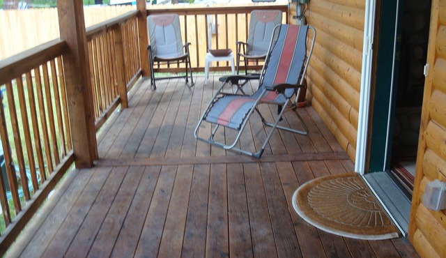 4 bedroom cabin 100 yards from river no smoking no pets