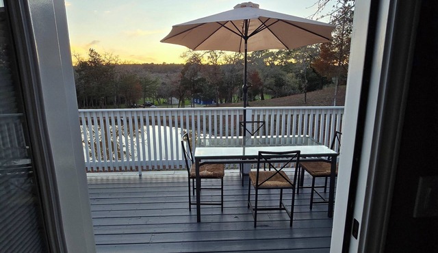 4-bedroom cabin in charming Smithville with WiFi, AC. Relax and unwind