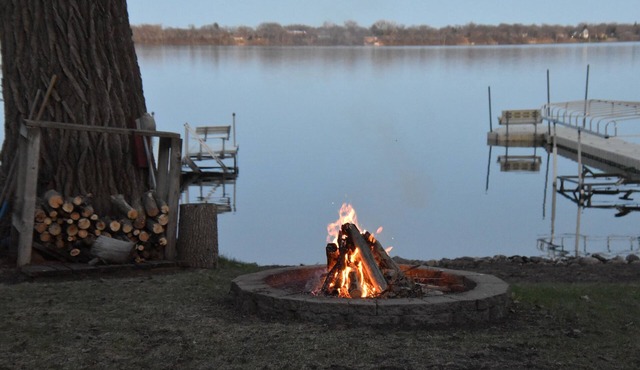 4-bedroom Cabin on Beautiful Eagle Lake in the Willmar Area
