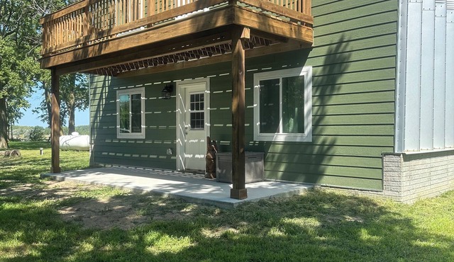 4-bedroom cabin on Missouri Rive with WiFi, AC