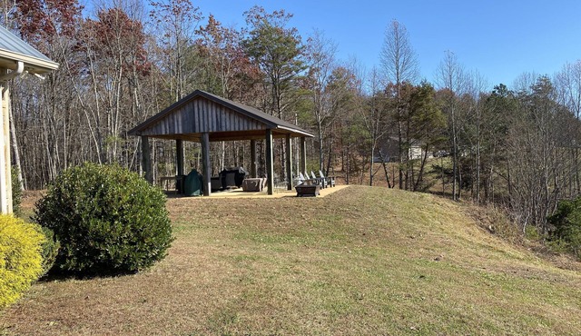 4 Bedroom Cabin sits on 580 acres with speculator views. Abuts Coalmont ATV park