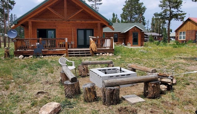4 Bedroom Cabin with Starlink Wifi-5 minute ride to main trails RZR/Snowmobile!