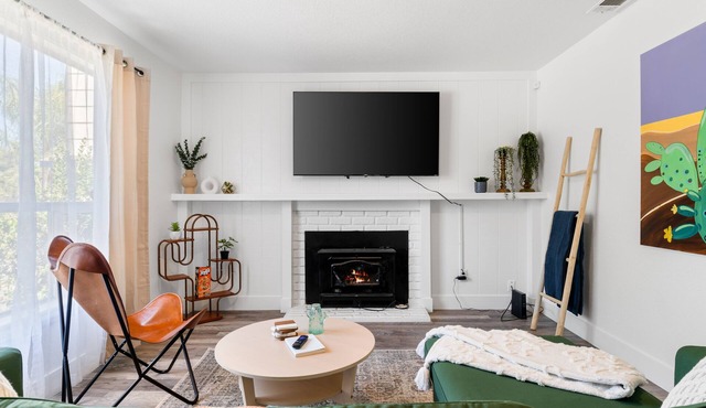 4-Bedroom Cactus-Themed Retreat with Plush Beds