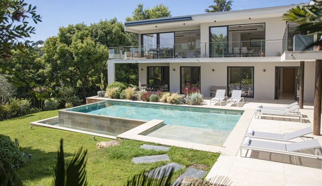 4 bedroom Californian villa with private pool - 1km from Cannes