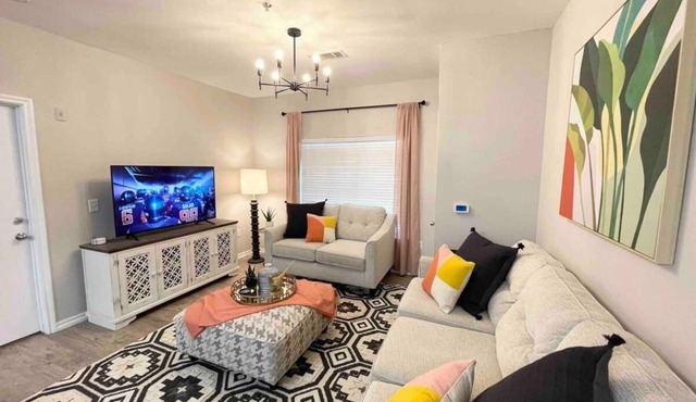 4 Bedroom Campus Condo with Pool