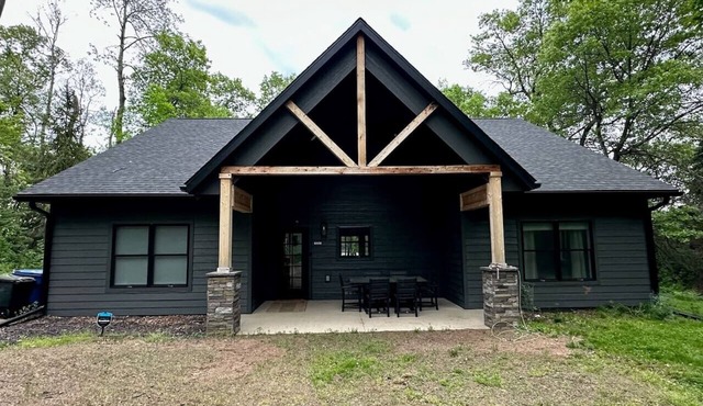 4 bedroom Chalet close to Twin Cities!