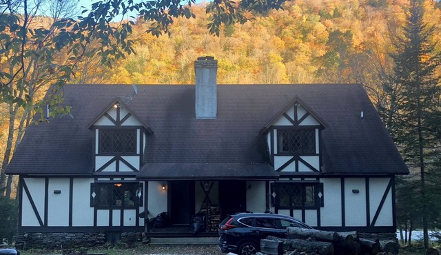 4-Bedroom Chalet in Plymouth, Vt. Central to Killington, Woodstock, and Okemo!