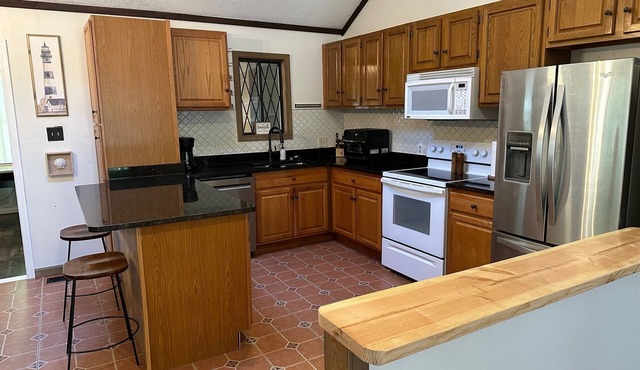 4-bedroom chalet in lovely Ocean Pines with WiFi, AC